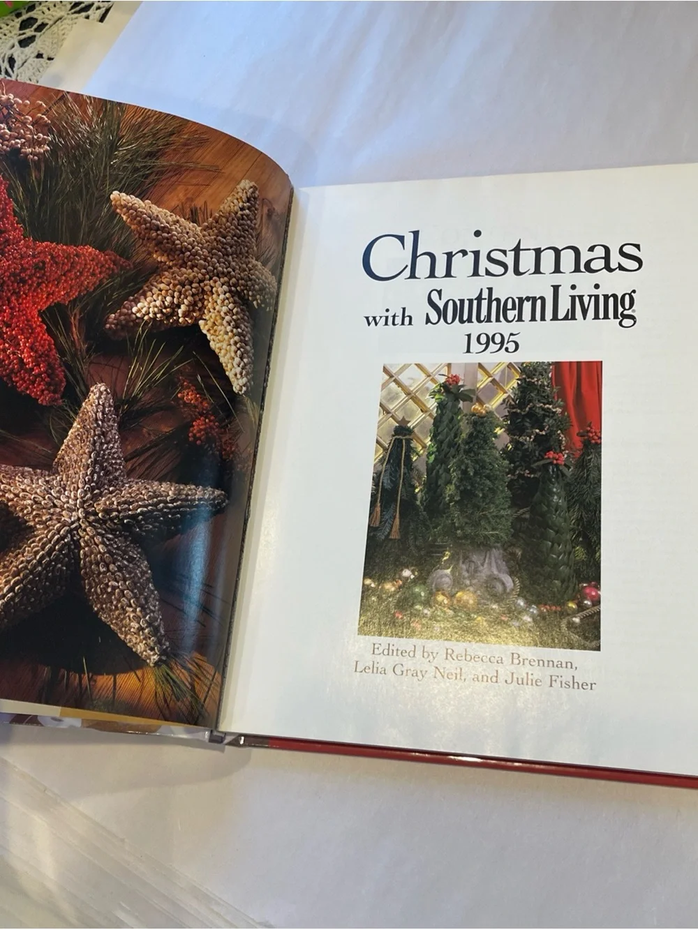 Southern Living Christmas 1995 Hardcover with Red and Green Accents